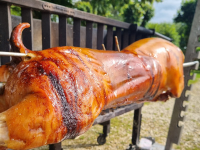 Cochon de lait à la broche